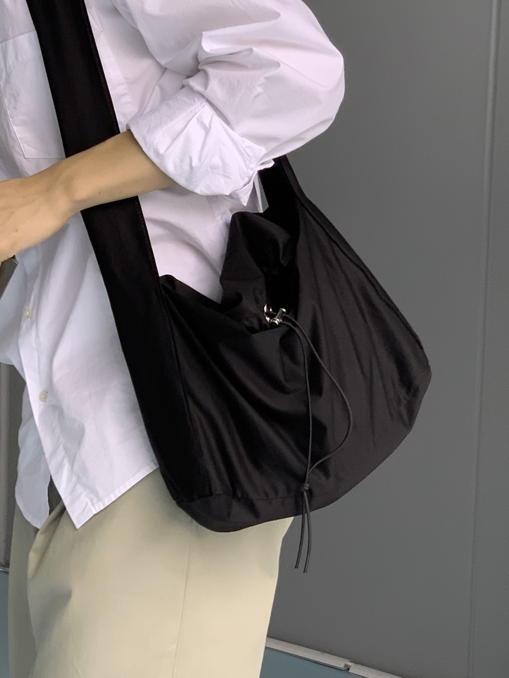 String multi shoulder bag
